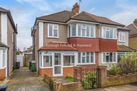18 Bramley Way, West Wickham, BR4 9NT