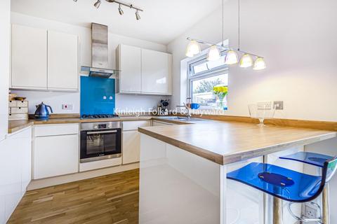 18 Bramley Way, West Wickham, BR4 9NT