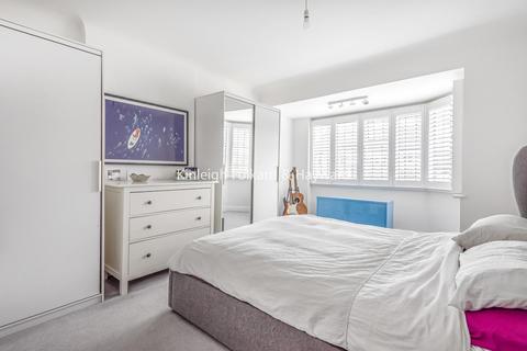 18 Bramley Way, West Wickham, BR4 9NT