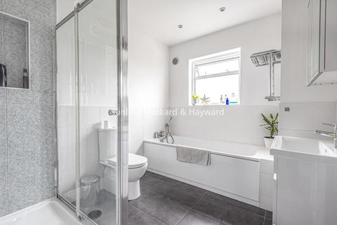 18 Bramley Way, West Wickham, BR4 9NT