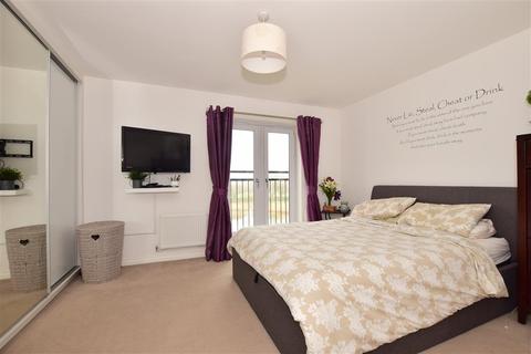 70 Clenshaw Path, Basildon, SS14 2FP