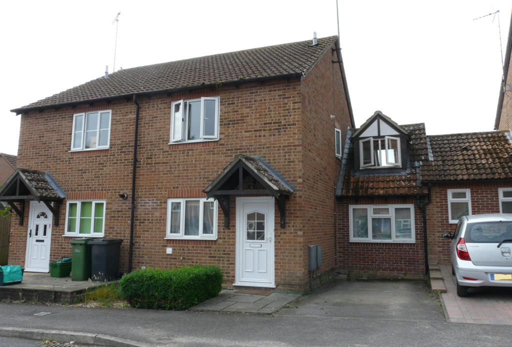 Shalbourne Close, Hungerford RG17 3 bed semidetached house £340,000