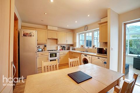 41 Britten Crescent, Witham, CM8 1QE