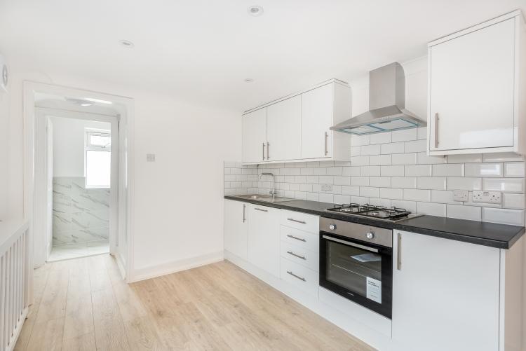 Caistor Road Balham SW12 1 bed flat - £1,420 pcm (£328 pw)