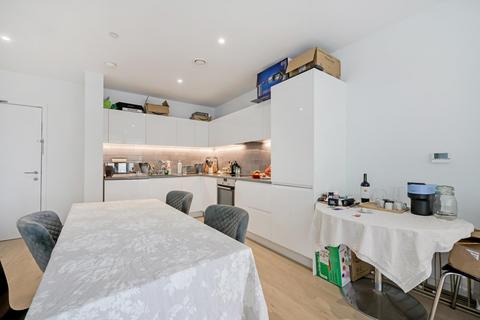 1 bedroom apartment for sale, Commodore House, Royal Wharf, E16