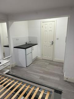 Studio to rent, ST MARY RD, ILFORD IG1