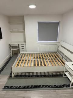 Studio to rent, ST MARY RD, ILFORD IG1