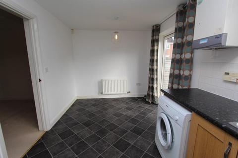 3 bedroom townhouse to rent, Shaw Road, Chilwell, NG9