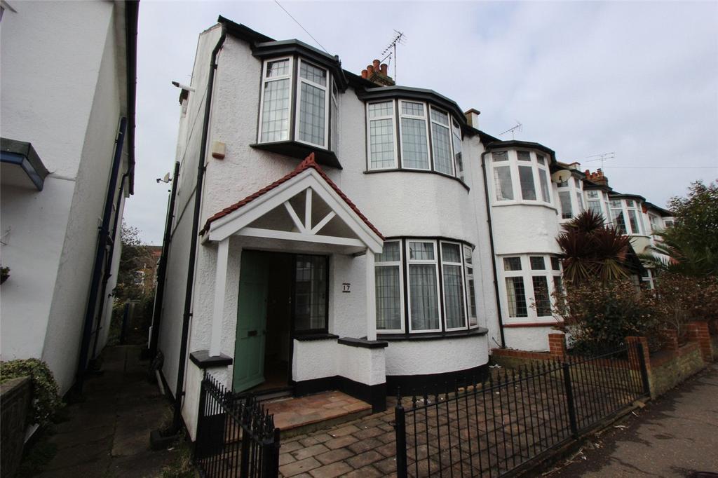 Beach Avenue, LeighonSea, SS9 3 bed semidetached house £1,895 pcm