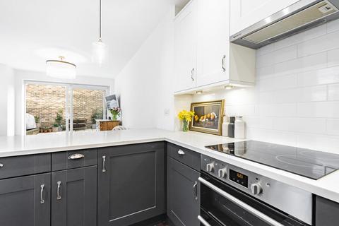 Le Bijou House, 1b Bronson Road, London, SW20 8DZ