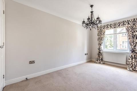 15 Brook Avenue, Ascot, SL5 7QW
