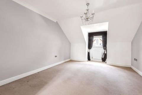 15 Brook Avenue, Ascot, SL5 7QW