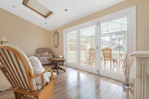 14 Clayton Crescent, Brentford, TW8 9PT