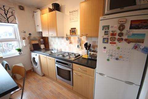 2 bedroom flat to rent - St Johns Terrace, Hyde Park, Leeds