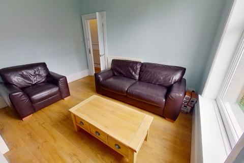 4 bedroom terraced house to rent, Broomfield Terrace, Burley, Leeds, West Yorkshire