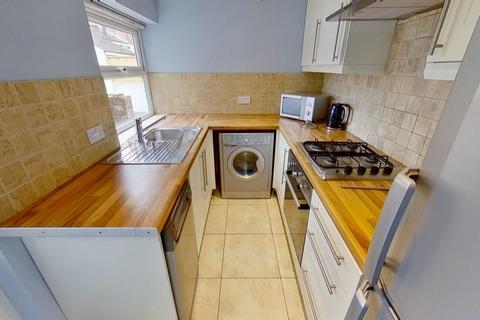 4 bedroom terraced house to rent, Broomfield Terrace, Burley, Leeds, West Yorkshire