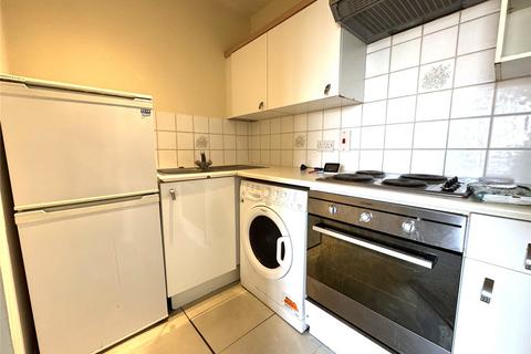 1 bedroom apartment to rent, Dorset Court, Berkshire Road, Camberley, Surrey, GU15