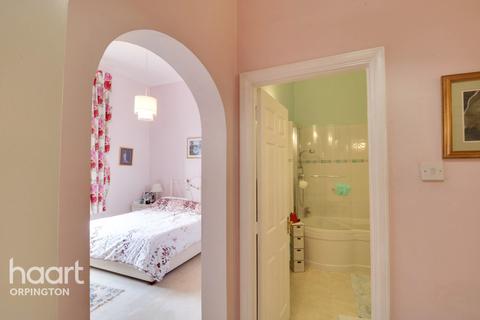 7 Farrington Place, Chislehurst, BR7 6BE