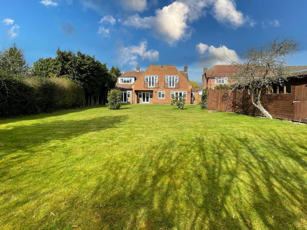 Farthing Green Lane, Stoke Poges, SL2 5 bed detached house £1,325,000