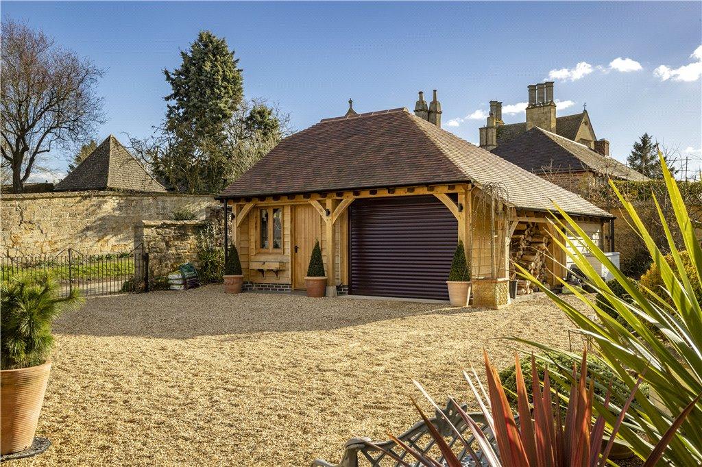 Garage / Workshop