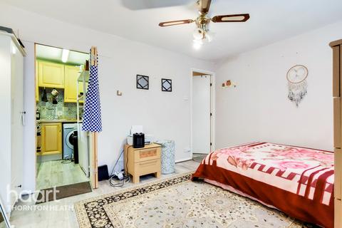 57 Shinners Close, London, SE25 5JQ