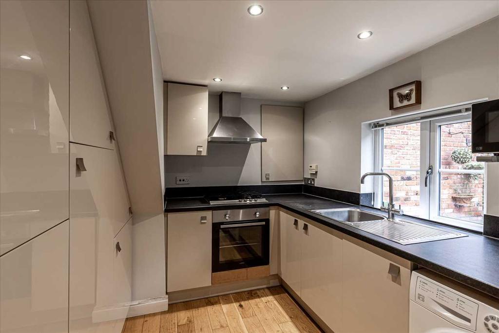 Bluebell Lane, Tytherington, Macclesfield 2 bed terraced house £220,000