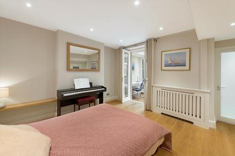 13 Wellington Square, London, SW3 4NJ