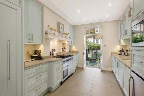 13 Wellington Square, London, SW3 4NJ