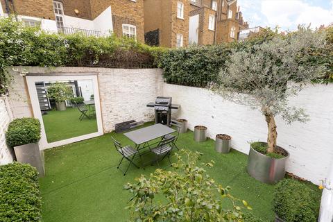 13 Wellington Square, London, SW3 4NJ