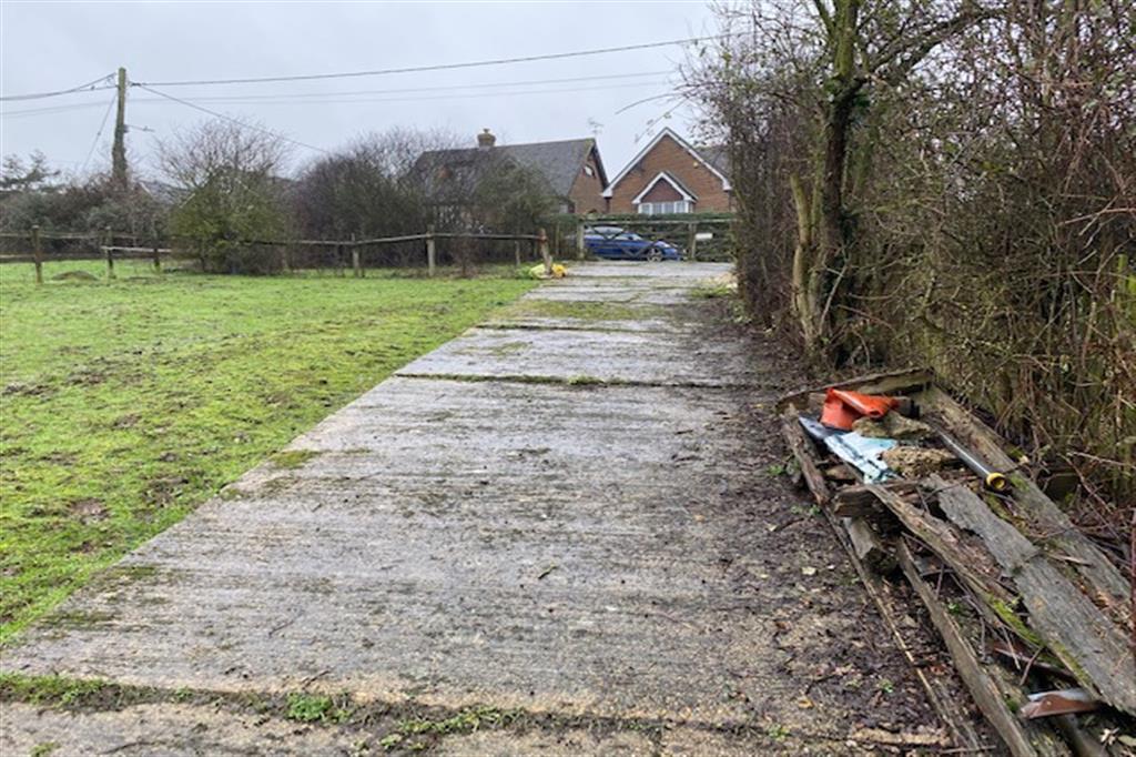 Dargate Road, Yorkletts, Whitstable, Kent 1 bed property with land £150,000