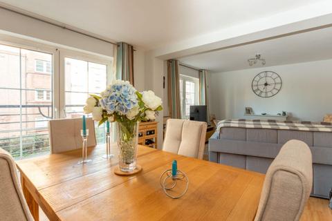 3/3 Tower Wynd, Edinburgh, EH6 7BA