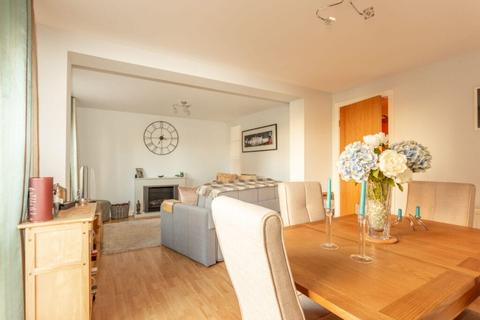 3/3 Tower Wynd, Edinburgh, EH6 7BA