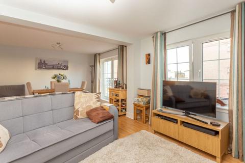 3/3 Tower Wynd, Edinburgh, EH6 7BA