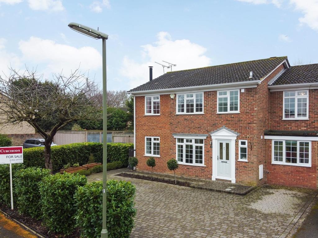 Mayfield Close, WaltonOnThames, KT12 5 bed semidetached house £925,000