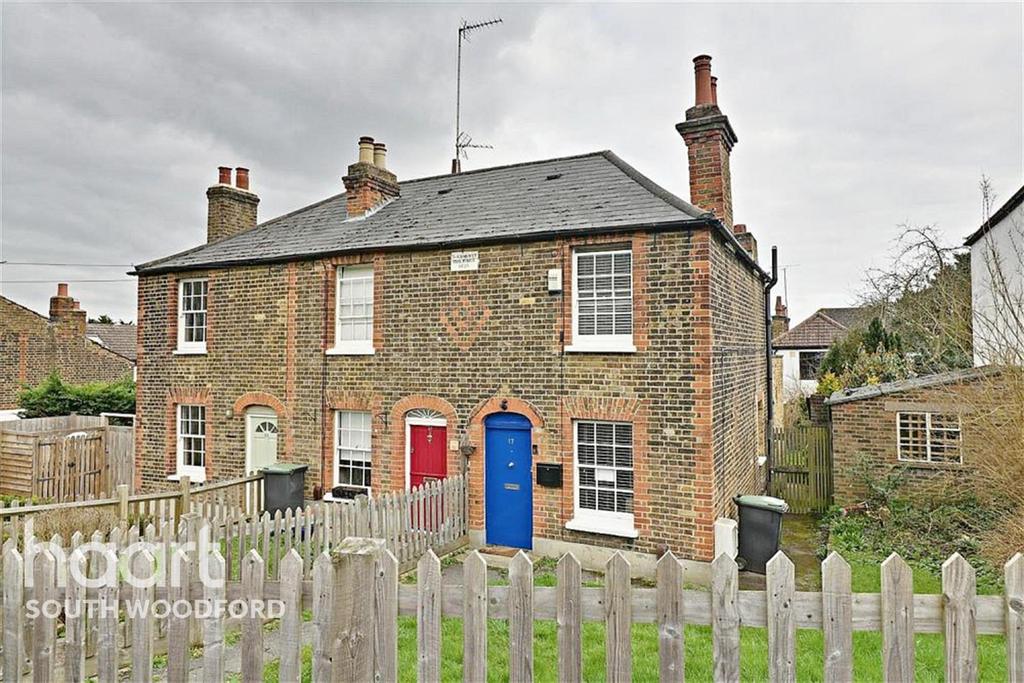 North End, Buckhurst Hill, IG9 2 bed end of terrace house £1,470 pcm