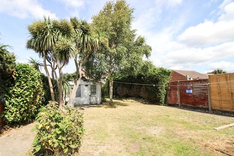5 bedroom bungalow to rent - Columbia Road, Bournemouth, BH10