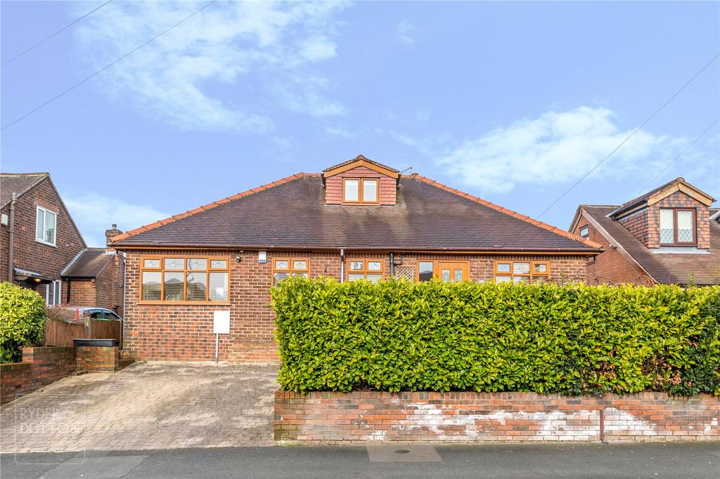 Lindale Avenue, Royton, Oldham... 3 bed detached bungalow £325,000