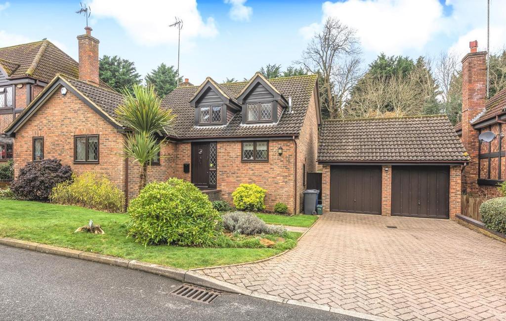 Fox Dene, Godalming, GU7 4 bed detached house £850,000