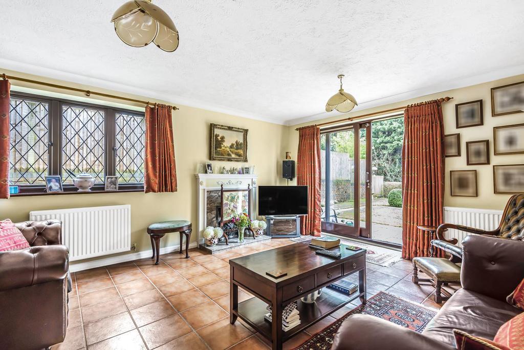 Fox Dene, Godalming, GU7 4 bed detached house £850,000