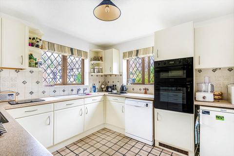 57 Fox Dene, Godalming, GU7 1YG