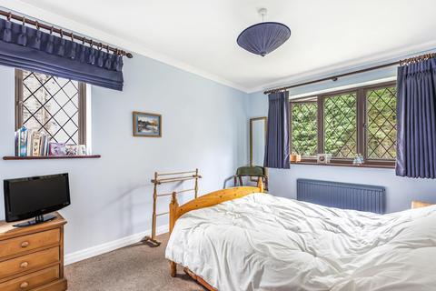 57 Fox Dene, Godalming, GU7 1YG