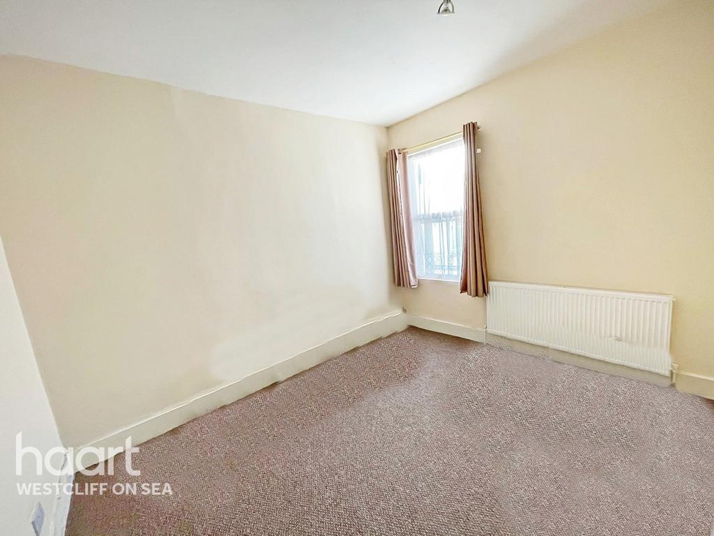 Balmoral Road, WestcliffOnSea 2 bed apartment £170,000
