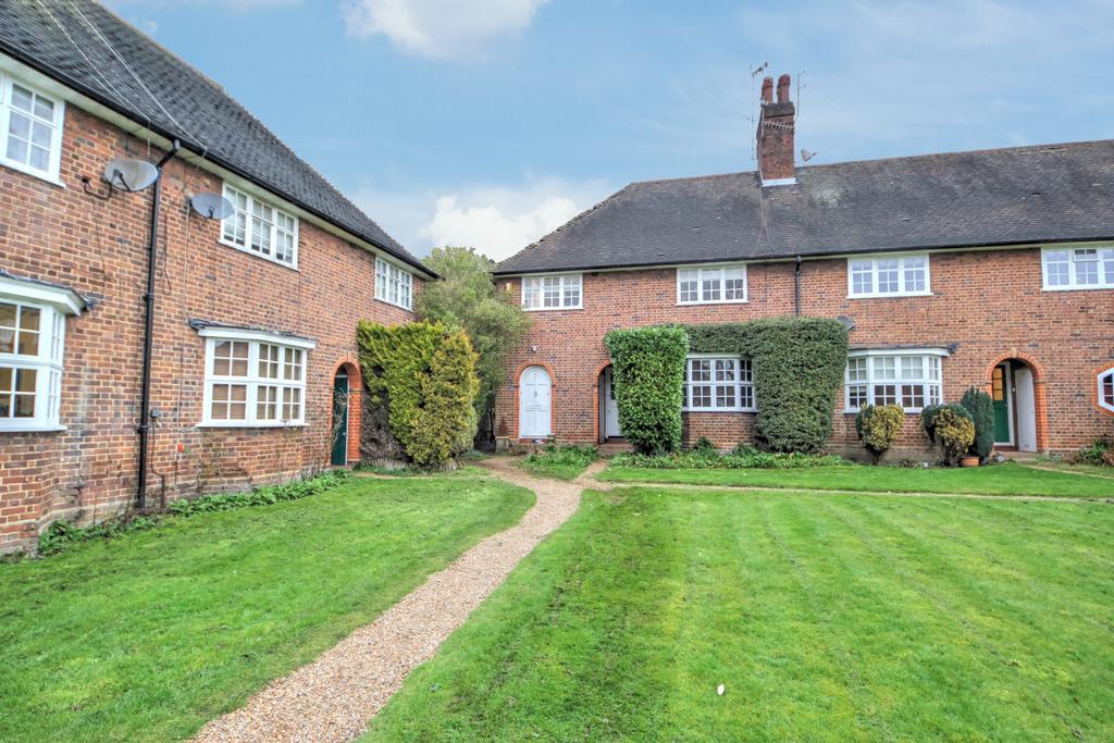 Hill Top, Hampstead Garden Suburb, NW11 2 bed £1,695 pcm (£391 pw)