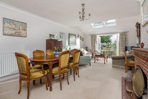 66 Avon Crescent, Stratford-upon-avon, CV37 7EZ