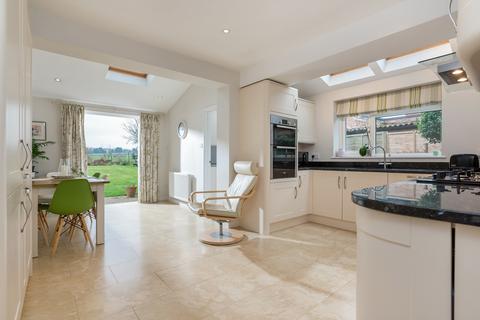 66 Avon Crescent, Stratford-upon-avon, CV37 7EZ