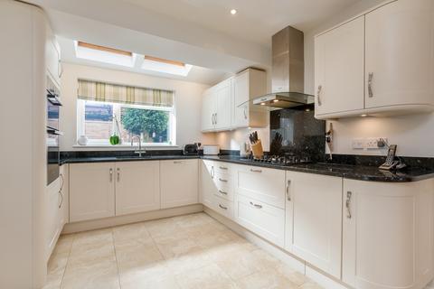 66 Avon Crescent, Stratford-upon-avon, CV37 7EZ