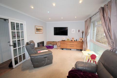 16, Petersham Court Petersham Close, Byfleet, West Byfleet, KT14 7HT
