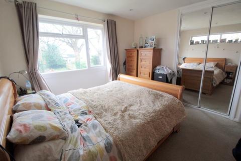 16, Petersham Court Petersham Close, Byfleet, West Byfleet, KT14 7HT