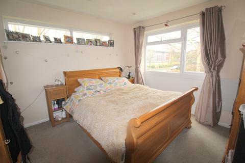 16, Petersham Court Petersham Close, Byfleet, West Byfleet, KT14 7HT