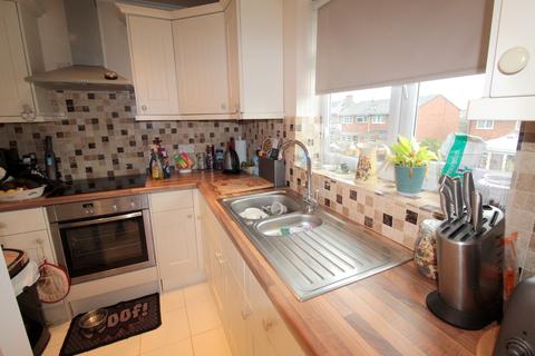 16, Petersham Court Petersham Close, Byfleet, West Byfleet, KT14 7HT